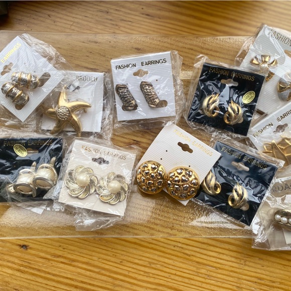 ✨$3✨   Fashion earrings dress up brooch - Picture 2 of 3